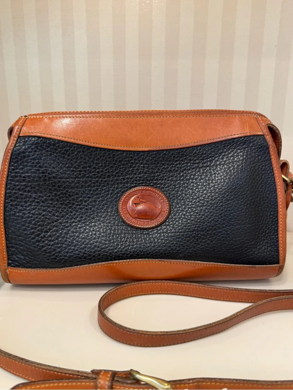 Dooney and Bourke Vintage Black Leather Crossbody Shoulder Bag Made in USA - Picture 2 of 16